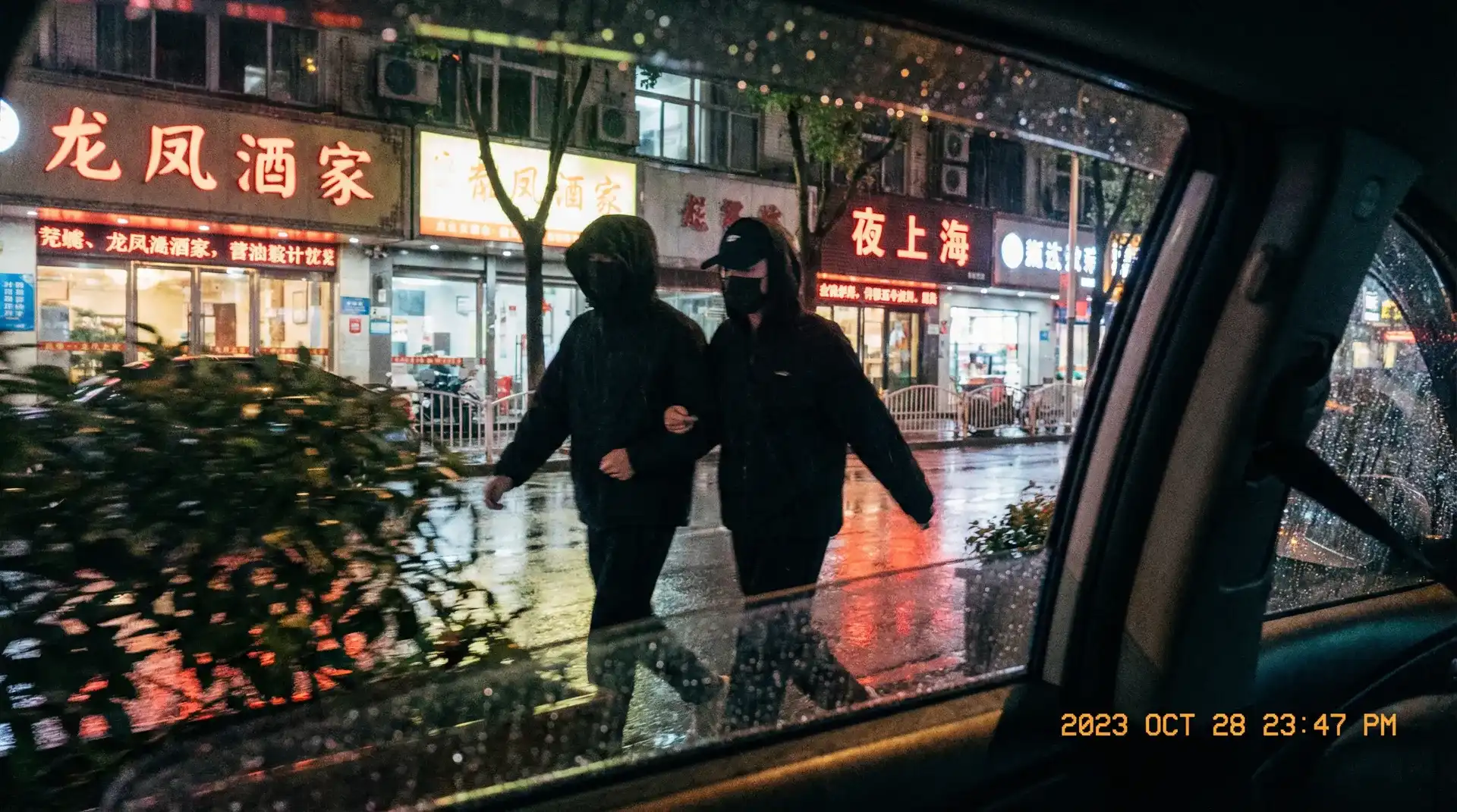 黑兽 | 黑兽永久地址 - 全网独家黑兽影视导航 - 顶流明星深夜密会现场抓拍照片